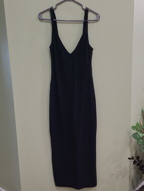 Classic Black V-Neck Sleeveless Midi Dress